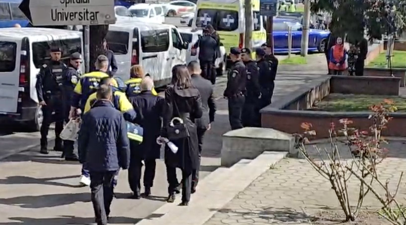 Salvarea a intervenit de urgență la înmormântarea lui Mircea Lucescu, după ce i s-a făcut rău. A căzut în biserică și…