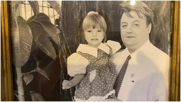 Le-a crescut cu dragoste și grijă, iar acum, la 11 ani de la dispariția „Tribunului”, viața fiicelor sale este complet diferită. Cum arată astăzi soția