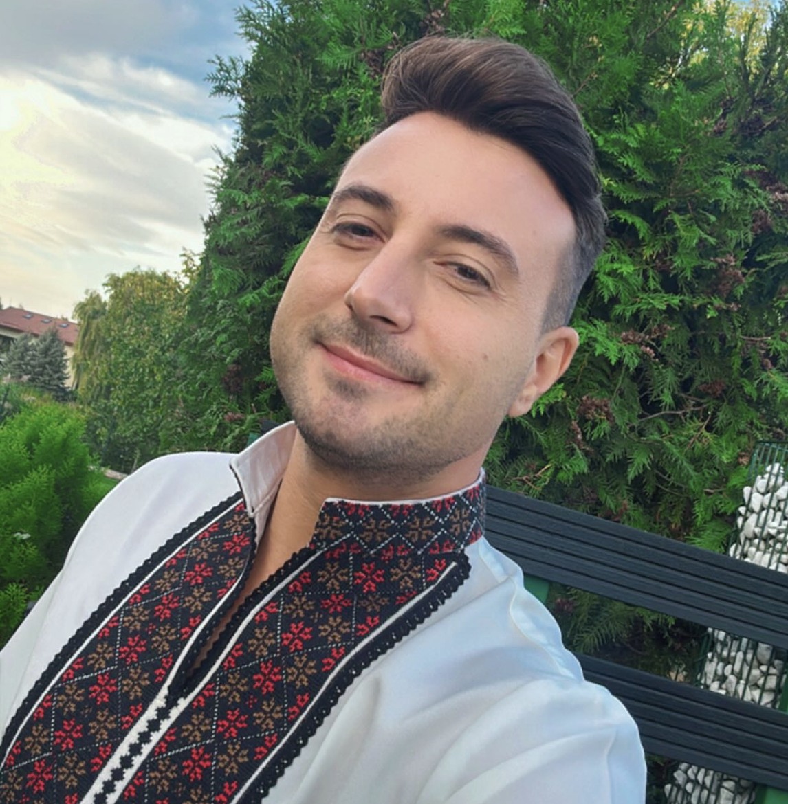 Valentin Sanfira iubește din nou! S-a afișat cu noua iubită, la doar o lună după divorț