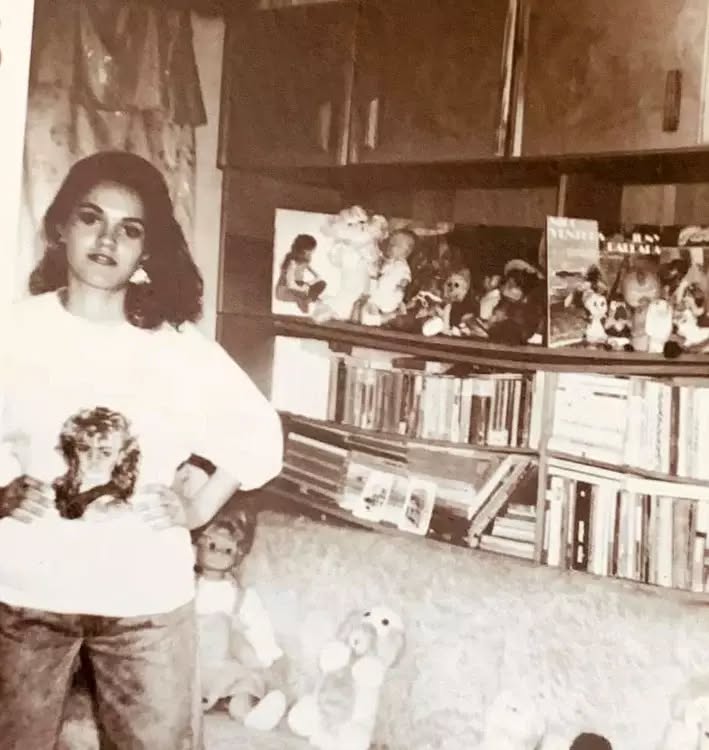 Ghicești cine e? Era brunetă și complet diferită! Azi e una dintre cele mai cunoscute femei din România