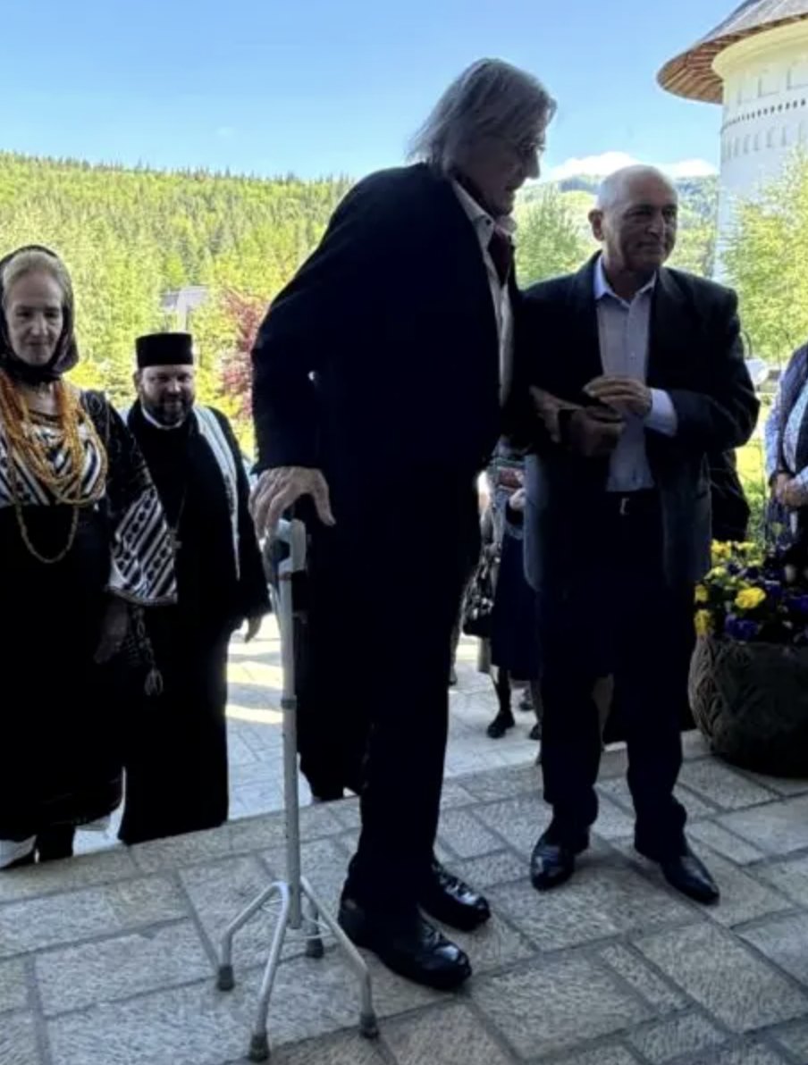 Florin Piersic a ajuns de nerecunoscut. Actorul merge în baston, dar își păstrează zâmbetul pe buze