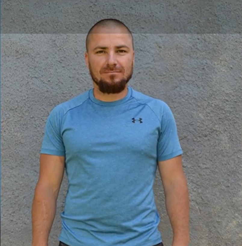 Emil Gânj, surprins în curtea…