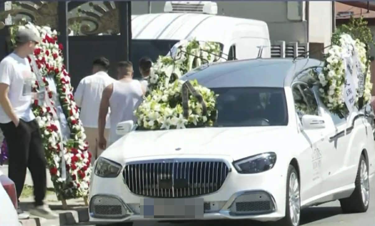 Primele imagini de la înmormântarea lui David. Tânărul care s-a stins pe locul din dreapta în BMW-ul din Snagov a fost condus pe ultimul drum