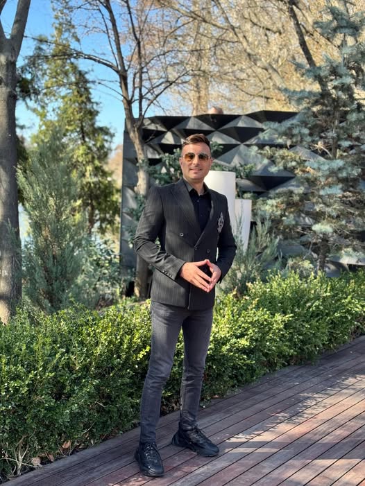 Noua iubită a lui Valentin Sanfira surprinde pe toată lumea! Cine este femeia care i-a schimbat viața după divorț