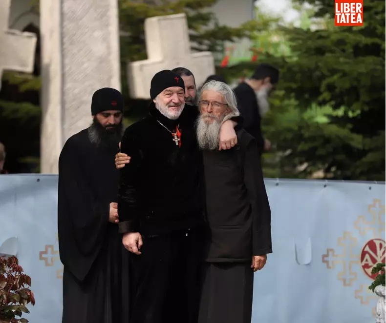 Imaginile care au făcut înconjurul internetului! Gigi Becali, apariție neașteptată în zi sfântă . A atras toate privirile și a surprins pe toată lumea cu un detaliu incredibil!