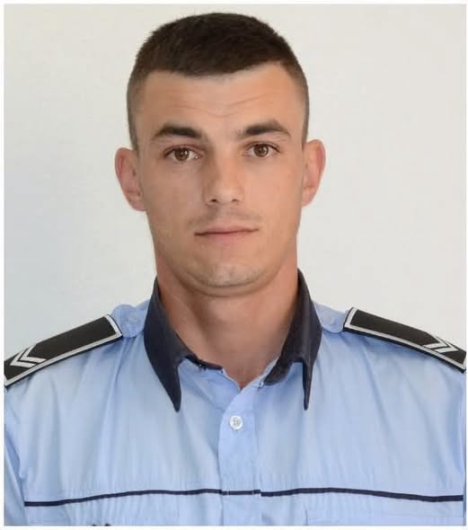 El este polițistul care și-a pierdut viața în timp ce dirija traficul. Radu avea…