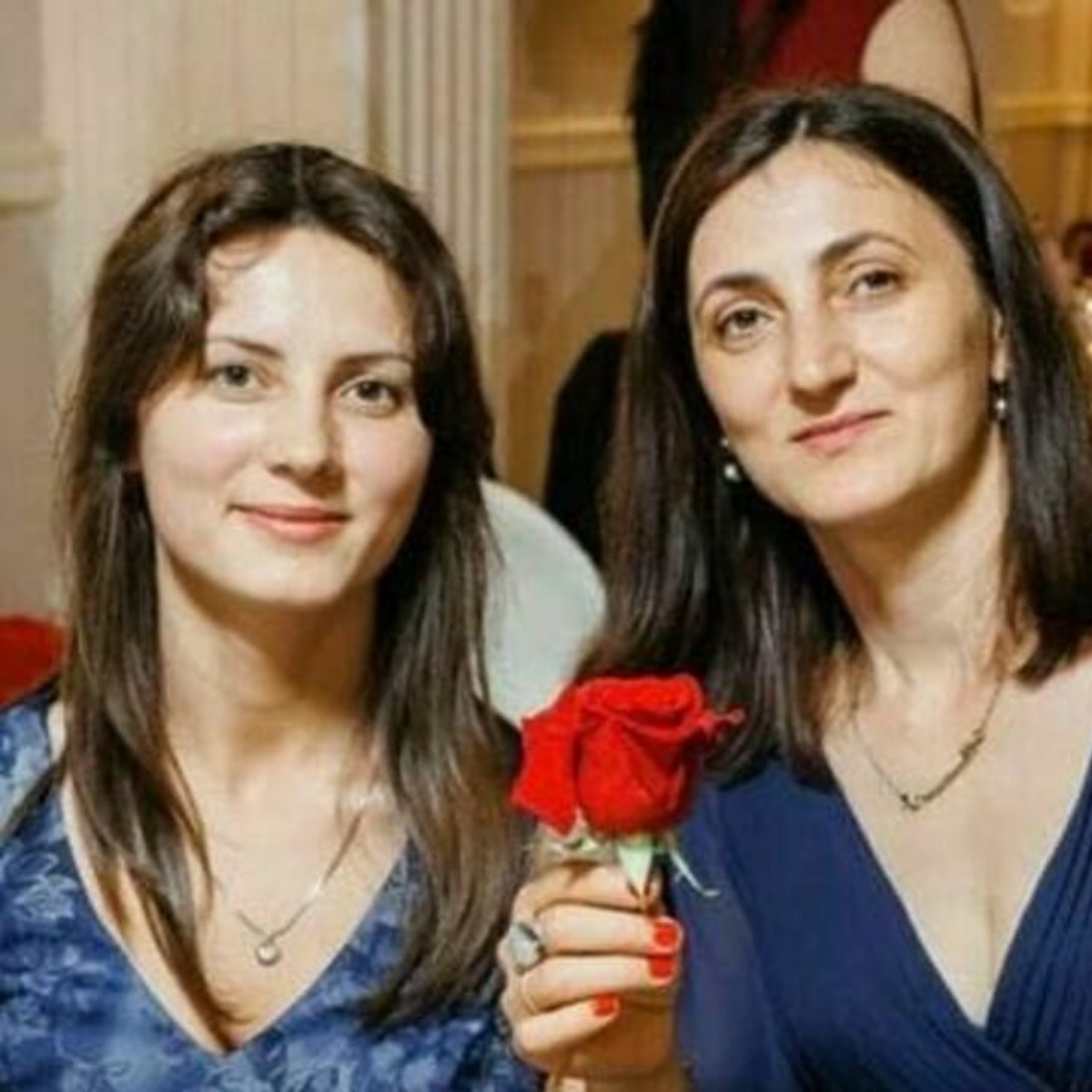 Nicolae, Elena și Alina au fost găsiți fără suflare în casă după un incident care i-a surprins în somn