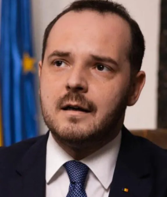 Prima zi de concediu medical va fi plătită pentru unele categorii de angajați. Anunțul făcut de Alexandru Rogobete
