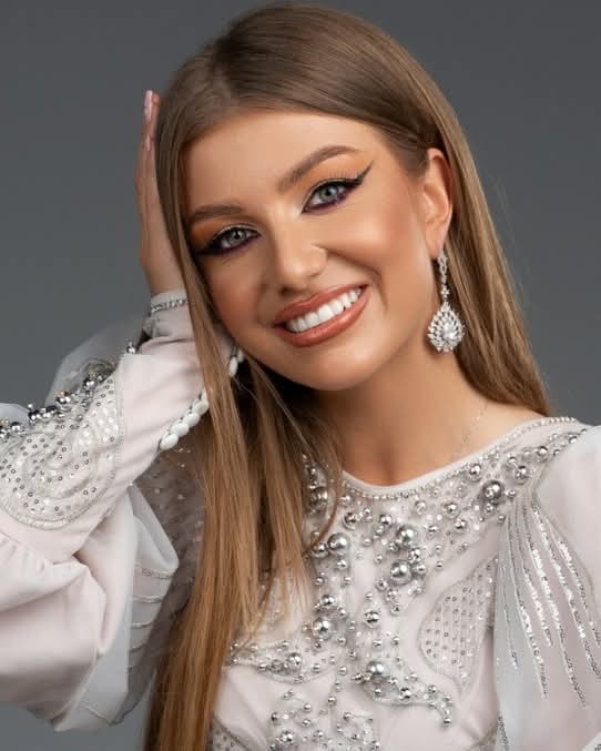 Apariție surprinzătoare! Codruța Filip, alături de un bărbat căsătorit la scurt timp după despărțirea de Valentin Sanfira