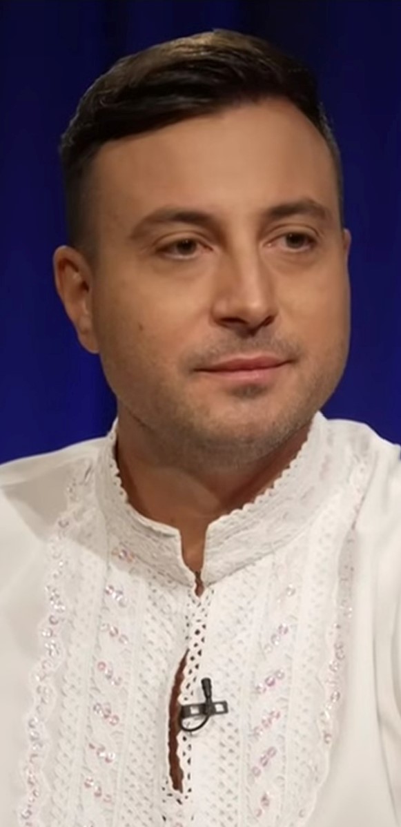 Valentin Sanfira a cedat emoțional. Dorul îl apasă: „Inimă, de-ai fi de piatră…”