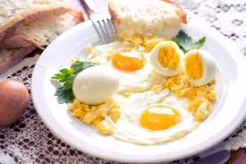 Medicii dezvăluie că dacă mănânci ouă dimineața, poți ajunge să…