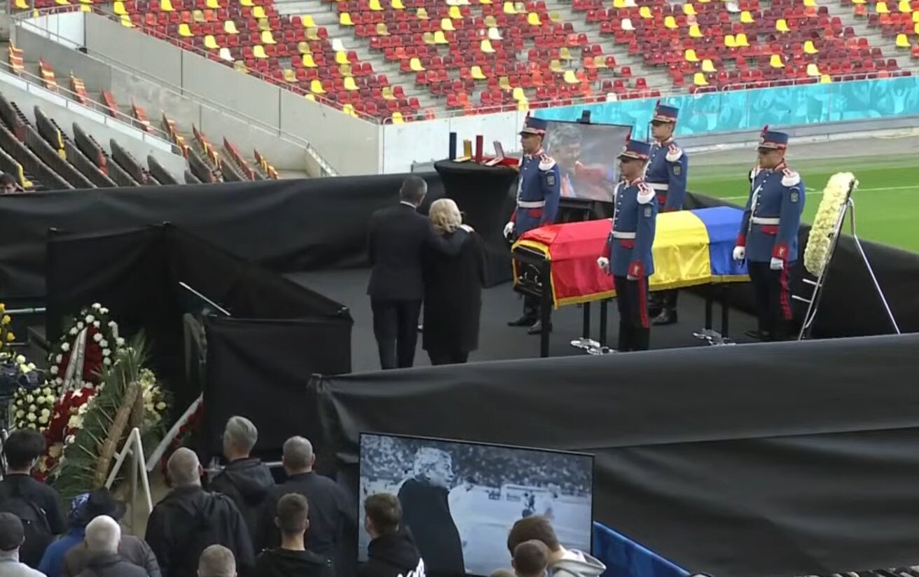 Durere fără cuvinte: femeia care i-a fost alături o viață întreagă lui Mircea Lucescu, copleșită la ultimul rămas-bun de pe Arena Națională