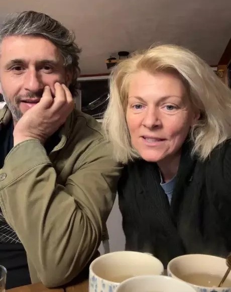 Viața la țară nu este chiar un basm pentru Dragoș Bucur și Dana Nălbaru. Cu ce probleme se confruntă și de ce au apărut tensiuni cu unii vecini