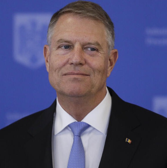Contract uriaș îl aduce din nou în atenție pe Klaus Iohannis