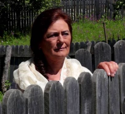 O recunoști?  Doar o mamă poate înțelege prin ce trece acum… cu fiul în plin divorț și un trecut dureros. Ce spune fosta noră: „Soacra mea e…”