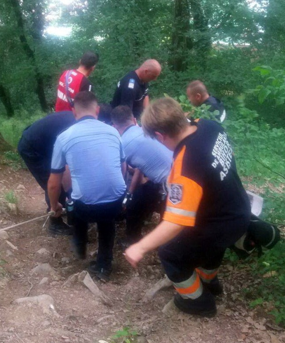 Durere fără margini… Bărbat găsit fără viață în pădure, trupul său fiind parțial mâncat după un posibil atac de urs