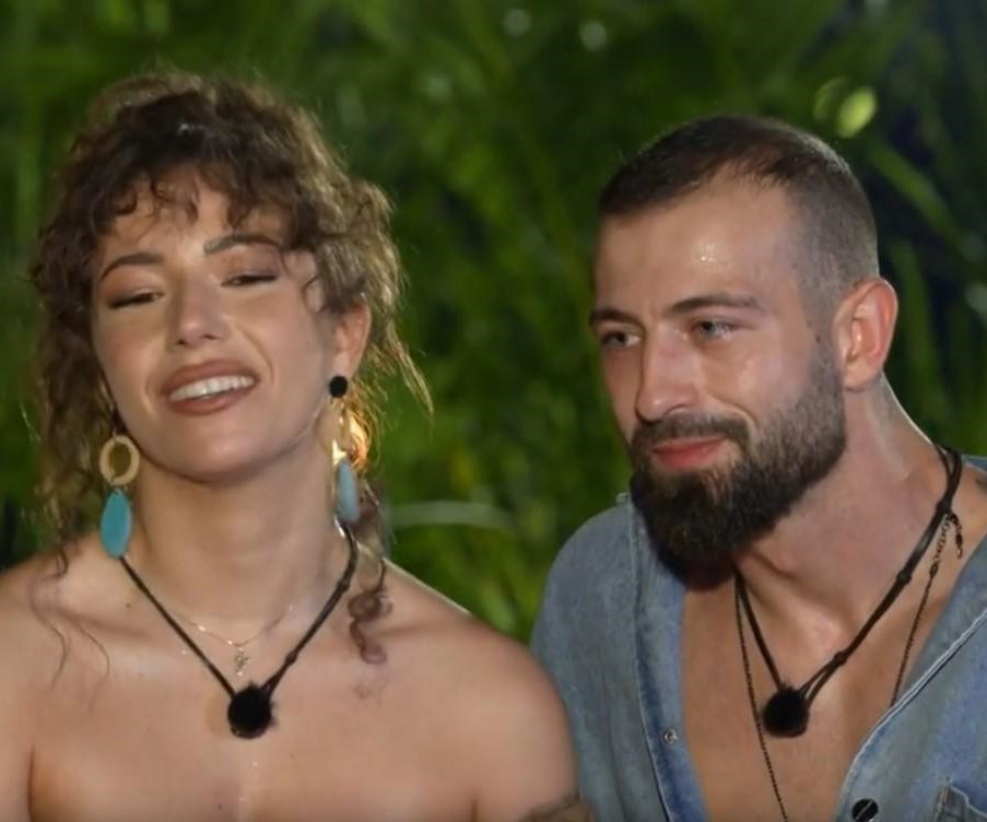 Francesca și Cristian au făcut pasul cel mare! Foștii concurenți de la „Insula Iubirii” s-au căsătorit civil și urmează să devină părinți: