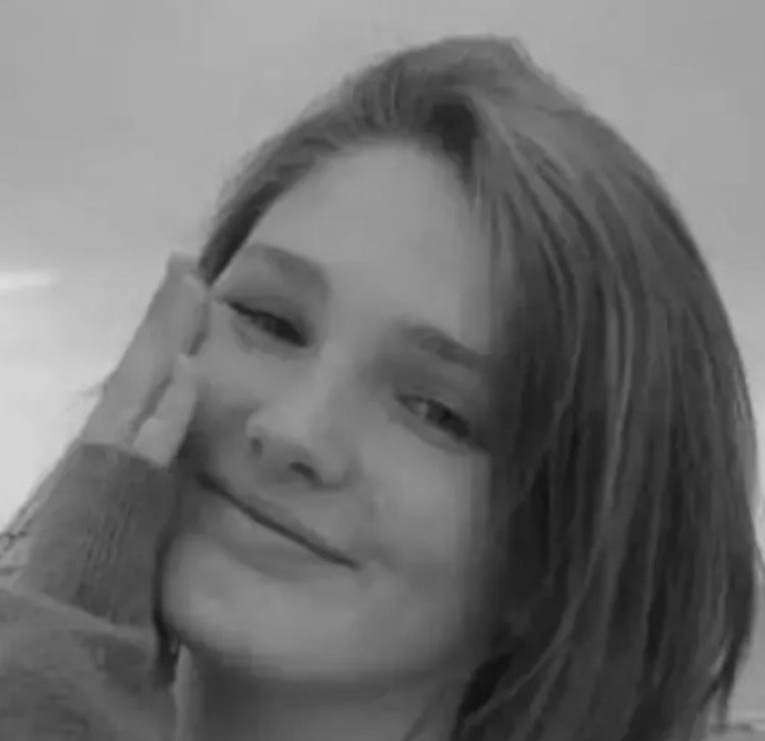 Tânără de 17 ani, găsită fără viață după un ritual terifiant într-un șantier