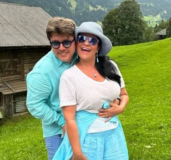 Nimeni nu le dădea vreo șansă, dar trăiesc o iubire ca în filme!  Celebra artistă din România care și-a găsit liniștea în brațele unui bărbat cu 22 de ani mai tânăr.