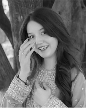 O influenceriță de doar 17 ani și-a găsit sfârșitul după ce a refuzat un tânăr obsedat de ea