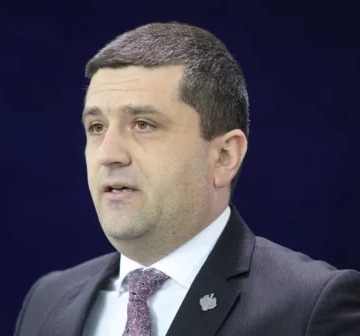 Alertă în timpul zborului! Aeronava militară în care se afla ministrul Radu Miruță, afectată de un incident neașteptat