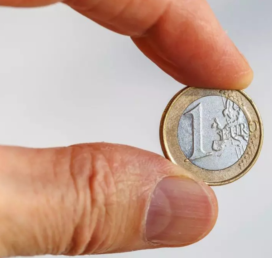 Ai această monedă de euro acasă? Detaliul ascuns care îi poate crește enorm valoarea