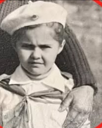 Cine este fetița din fotografie? La 55 de ani, face dezvăluiri tulburătoare despre tatăl pe care nu l-a cunoscut niciodată