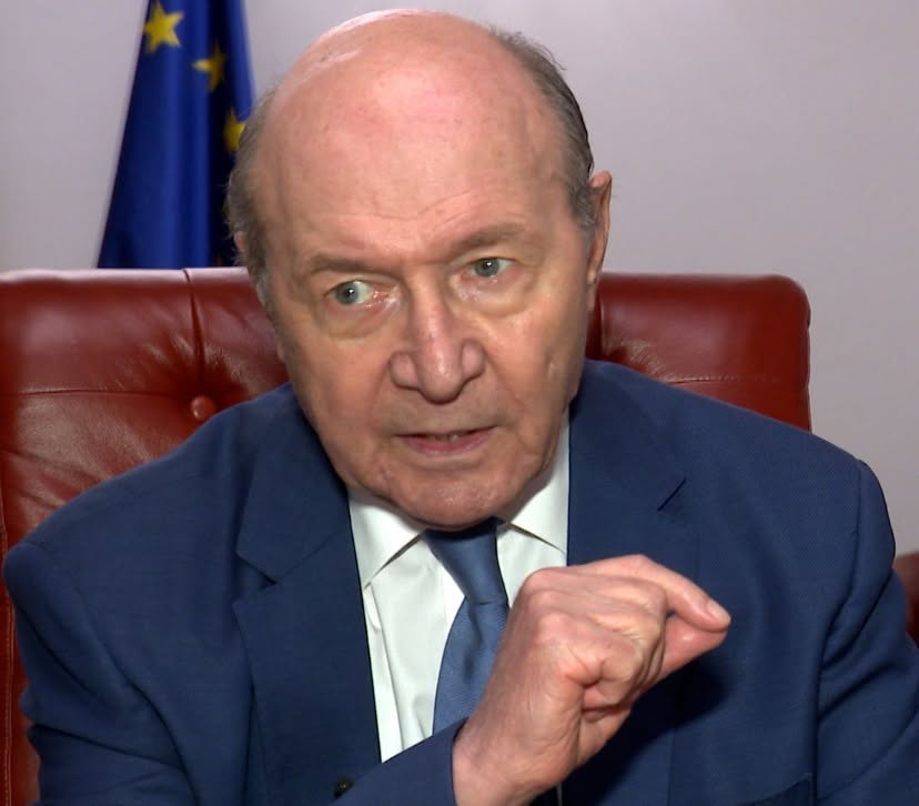 O însoțitoare de zbor îl dă de gol pe Traian Băsescu. Ce ar fi făcut în avion