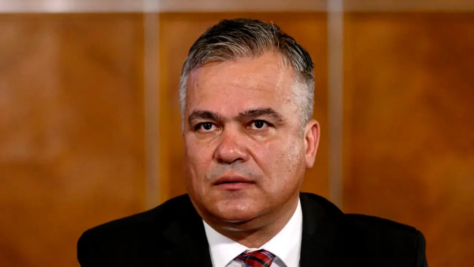 Guvernul Veștea a picat după retragerea AUR. România intră într-o nouă rundă de negocieri