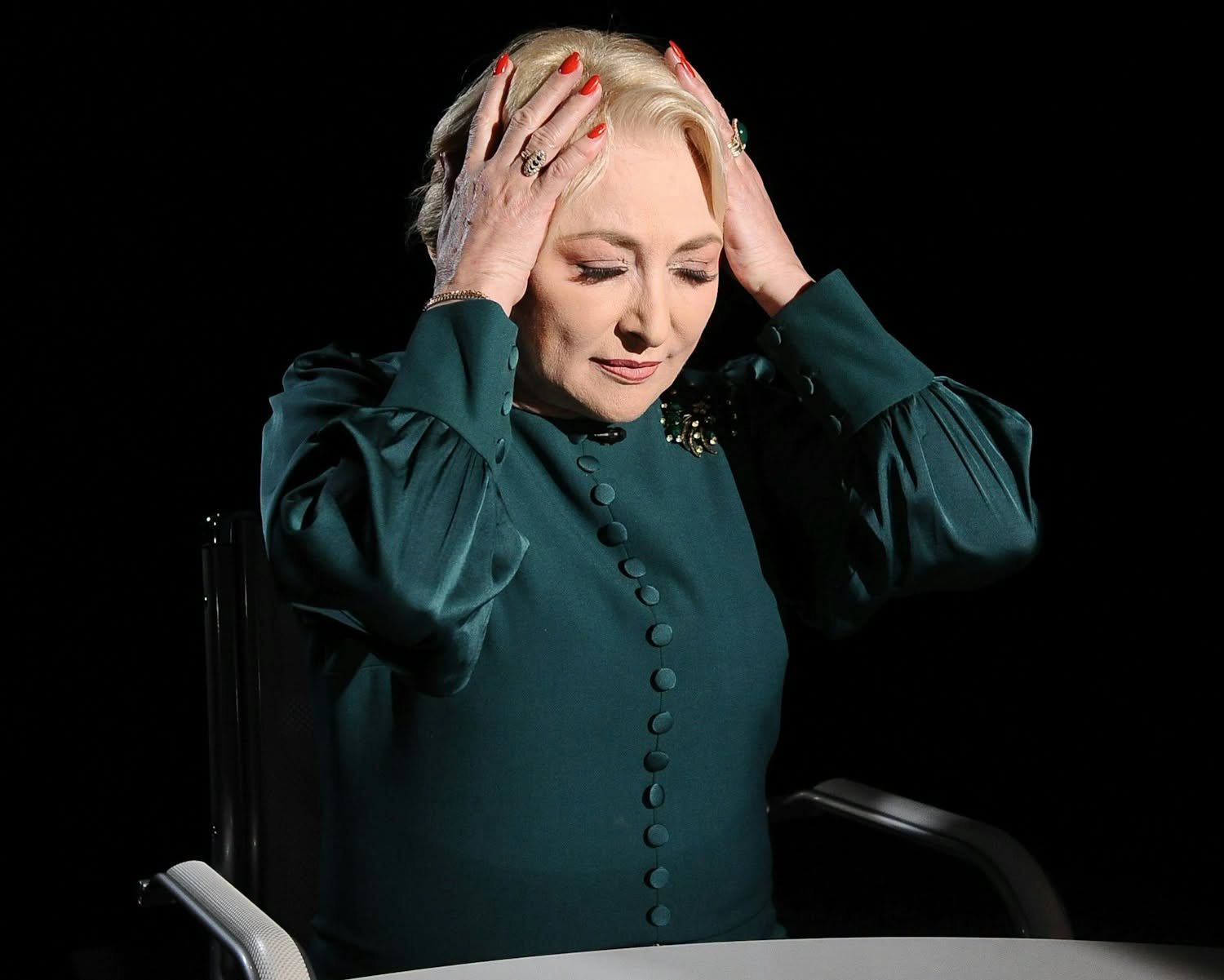 Nimeni nu se aștepta! Persoana pe care Viorica Dăncilă o suspecta că îi introducea greșeli în discursuri este cunoscută de toată România