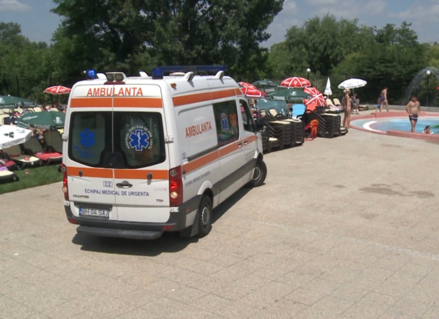 Ce s-a întâmplat cu fetița de 7 ani care s-a stins la o piscină celebră din București? Părinții se aflau la masă și au aflat târziu