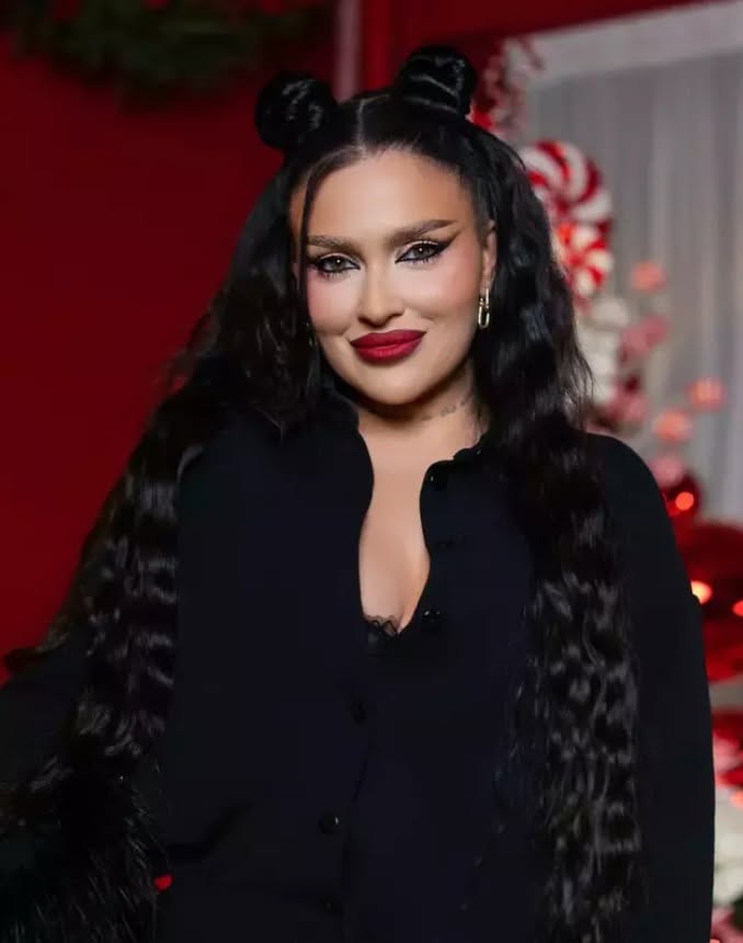 Oana Radu, criticată după apariția de la botez. Ținuta aleasă de artistă a împărțit internetul în două