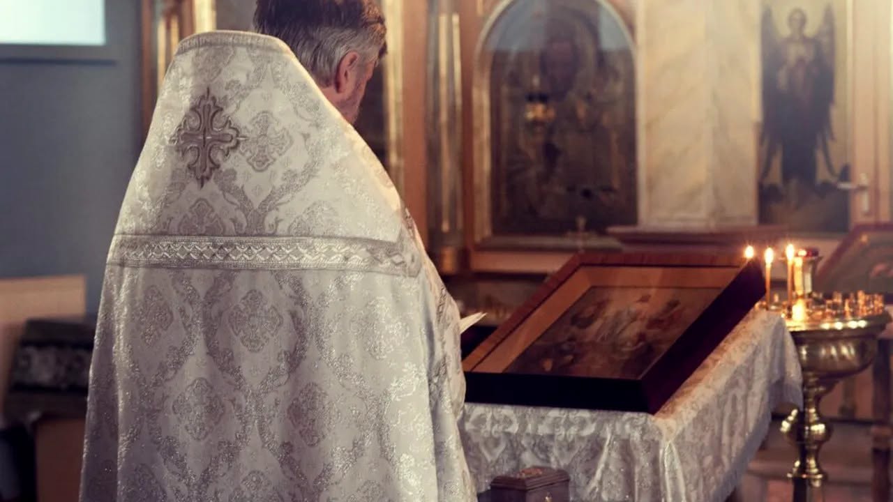 A urcat în mașina unui bărbat îmbrăcat în haine specifice clerului. Momentele prin care a trecut au îngrozit-o