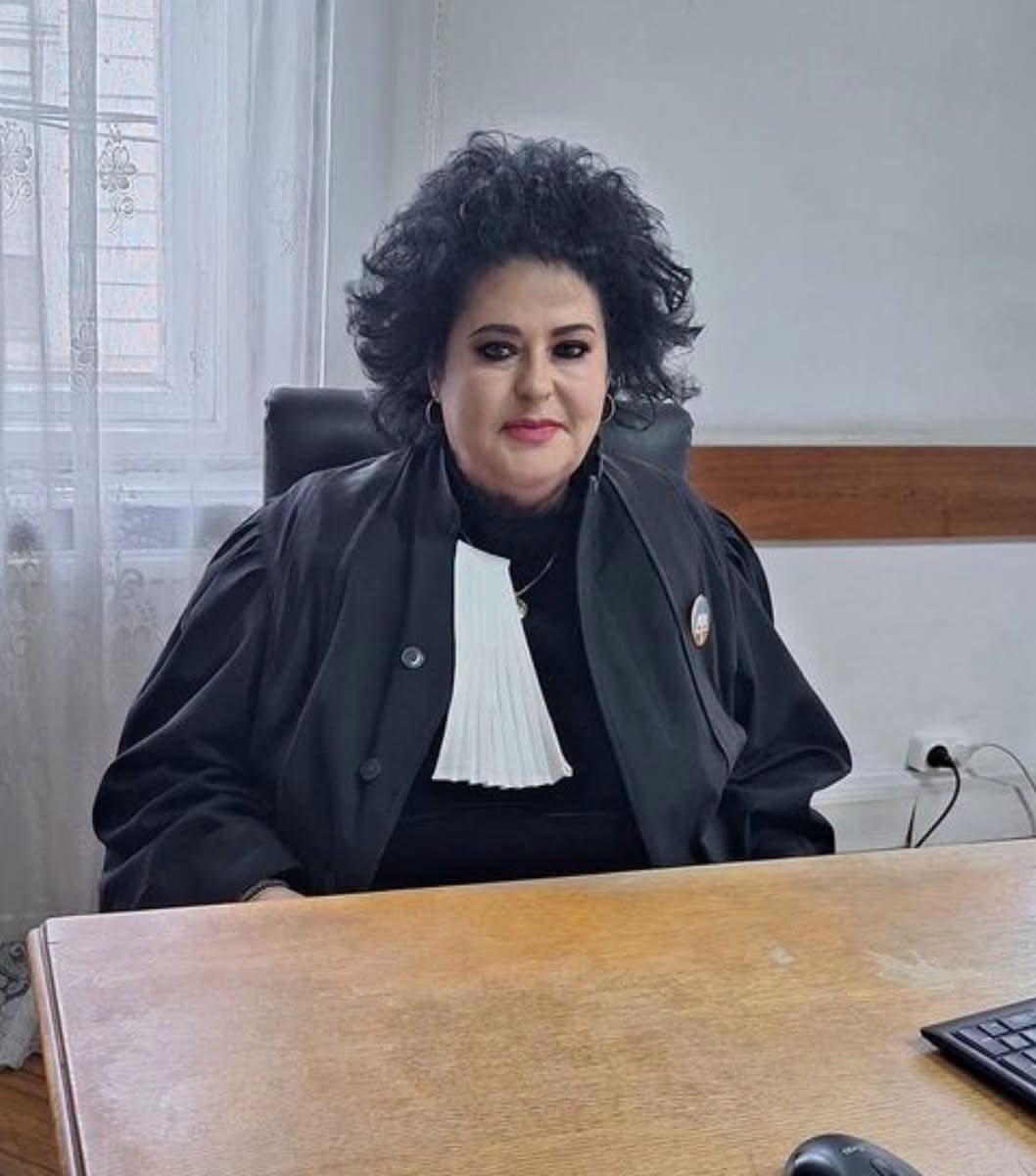 A murit judecătoarea care a…
