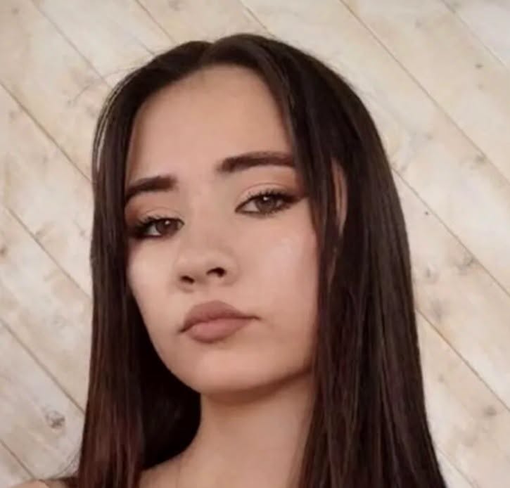 Ea este Adelina, adolescenta care și-a pus capăt zilelor din cauza stresului provocat de …