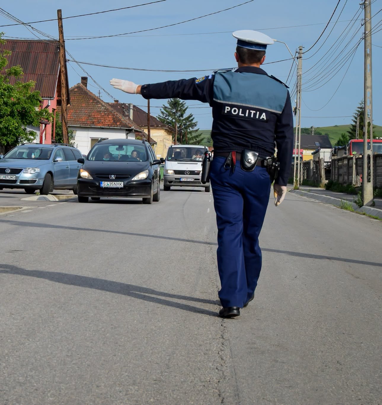Schimbare radicală la amenzi! Românii nu mai pot plăti jumătate din…