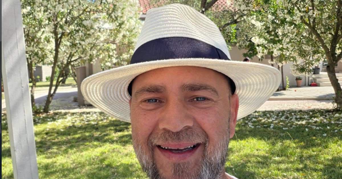 Toți îl vedeau mereu zâmbind, dar adevărul era cu totul altul. După ani de tăcere, Cosmin Seleși a făcut o mărturisire care a emoționat mii de români.