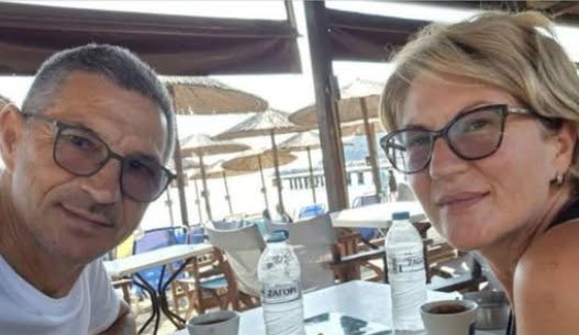 „Dacă murim, murim împreună”. O femeie și-a ținut soțul de picioare după ce a fost aspirat pe geamul avionului