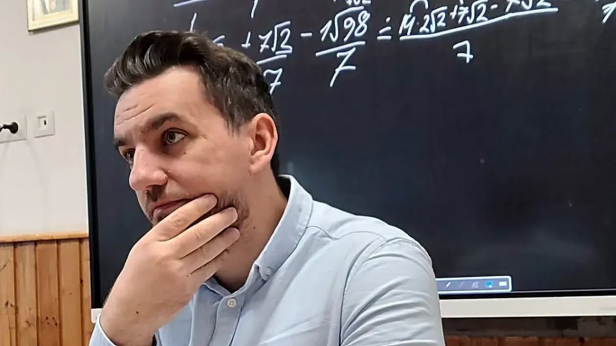 Mesajul unei eleve dintr-un centru de plasament a emoționat o țară întreagă. Profesorul i-a promis că o va ajuta să ia Bacalaureatul