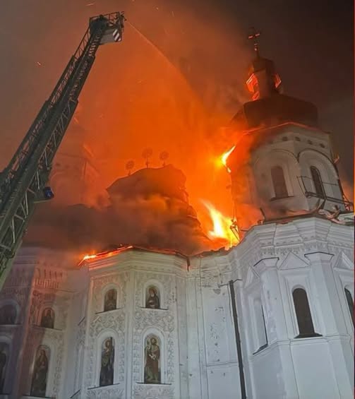 Doamne, Dumnezeule! Flăcările au cuprins Catedrala