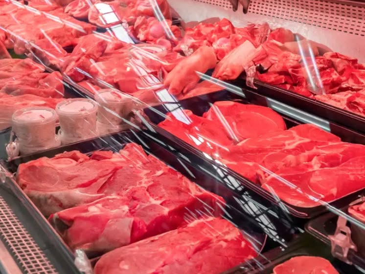 Cele 5 produse din carne pe care specialiștii recomandă să le alegi cu mare atenție din supermarket.