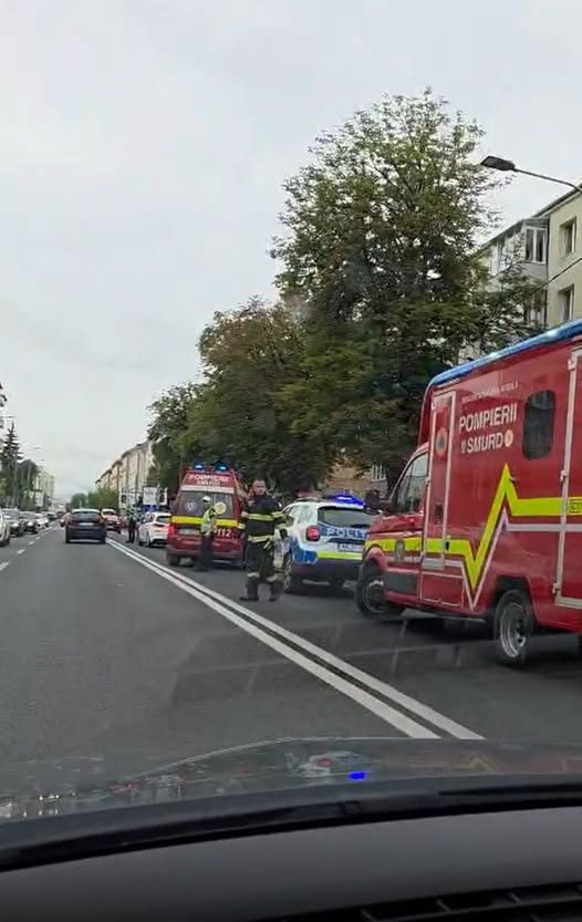 Acum! Accident cumplit. Un motociclist a…