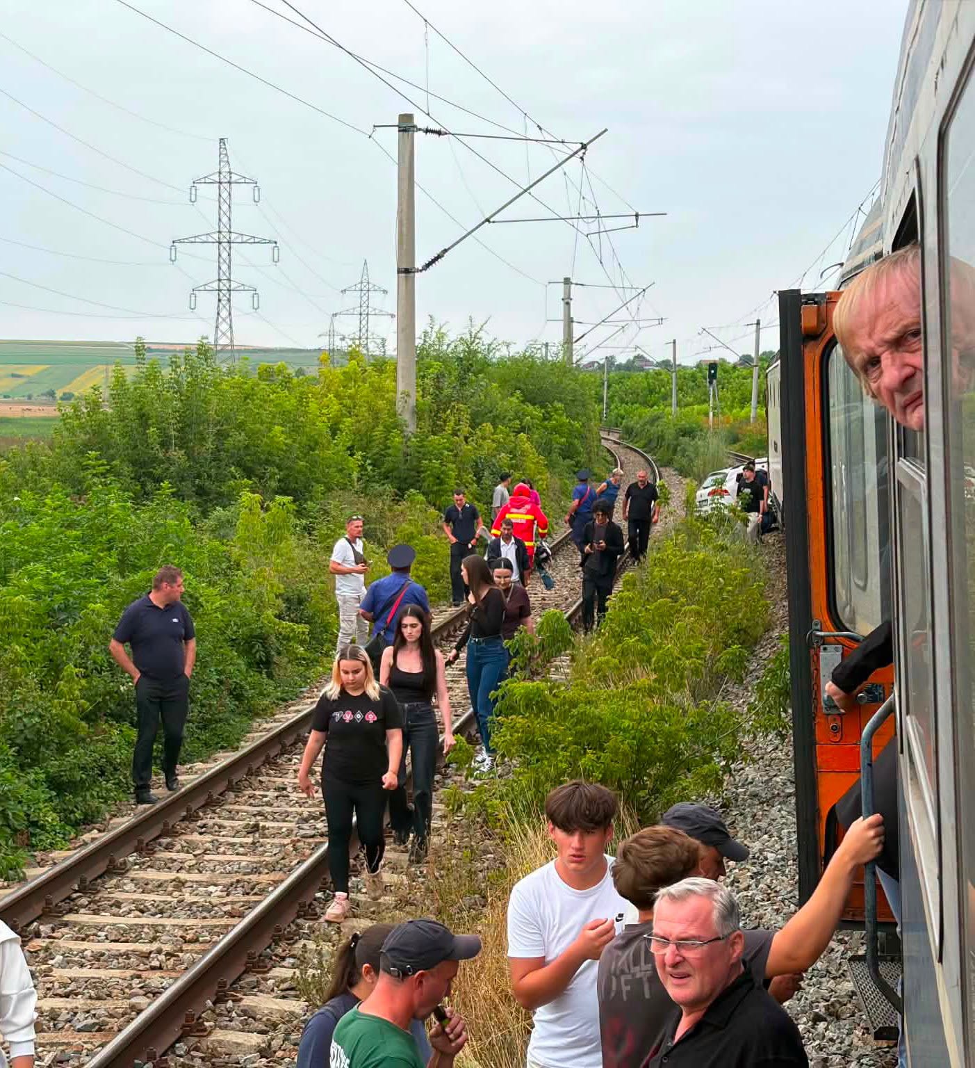 Doamne, ai milă! Doi bărbați și-au pierdut viața după impactul cu un tren…