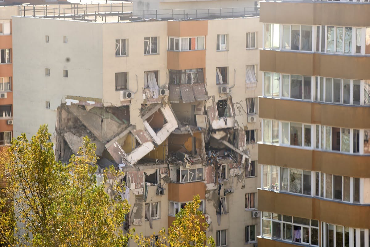 La câteva luni de la explozia din Rahova locatarii…