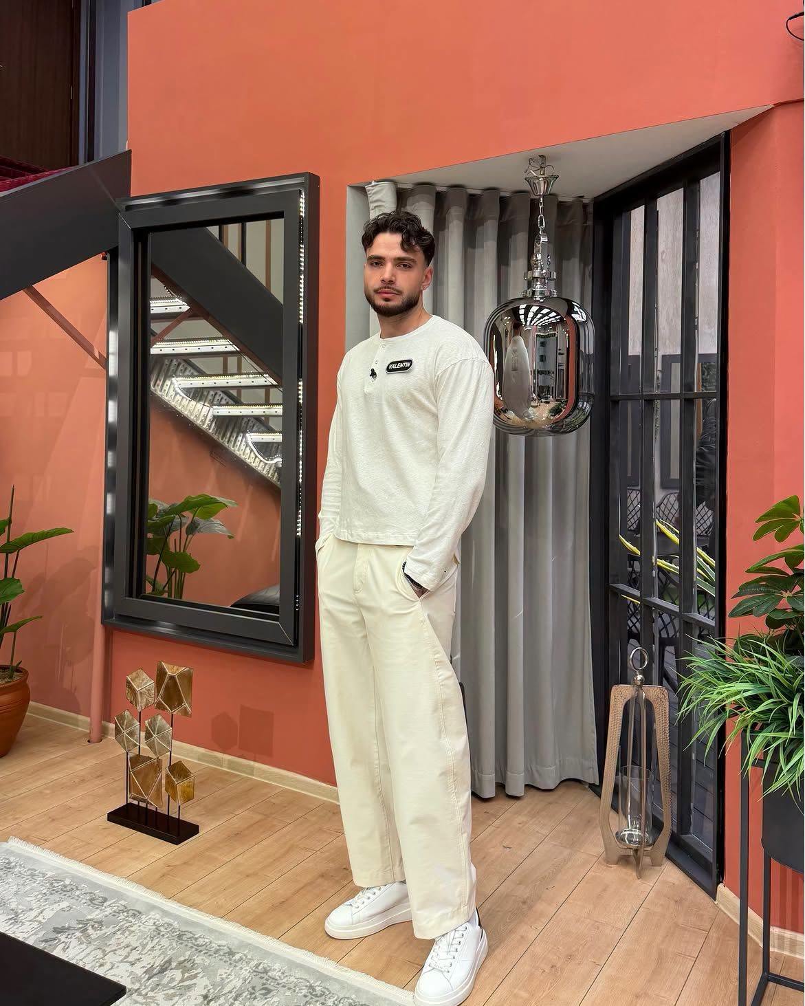 Valentin i-a surprins pe toți! Concurentul „Casa iubirii” a publicat o poză cu…