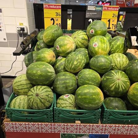 A cumpărat un pepene din supermarket, iar surpriza a venit după ce l-a tăiat acasă