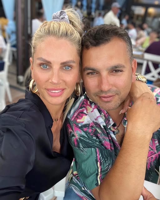 Fierbe showbizul! Andreea Bănică, idilă cu verișorul soțului…
