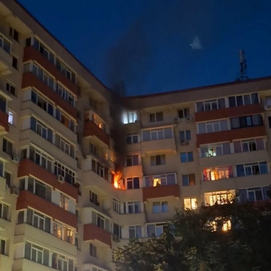 Intervenție de urgență în bucurești! Incendiu puternic într-un bloc d…