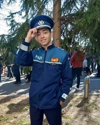 El este polițistul de 21 de ani din Mioveni, care s-a împușcat pe un câmp din Tulcea. Părinții sunt devastați:
